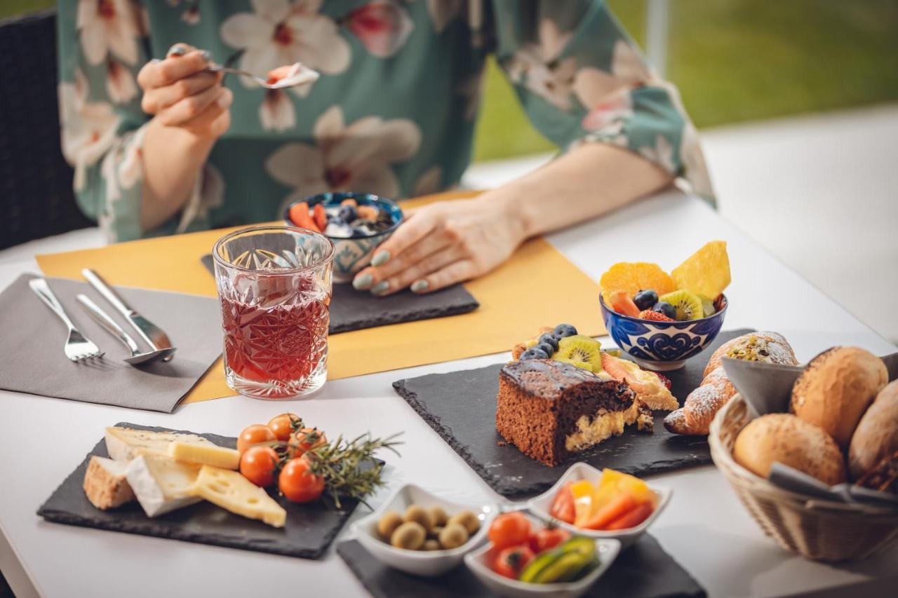 Hotel Villa Alberta Nago Eksteriør billede