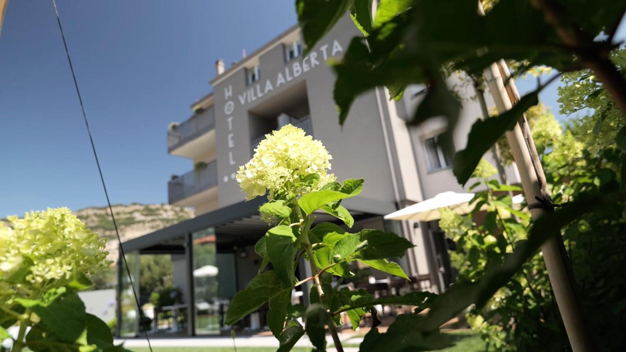 Hotel Villa Alberta Nago Eksteriør billede